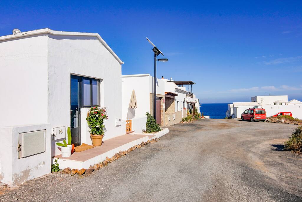 FACADE,ROAD TO THE BEACH
