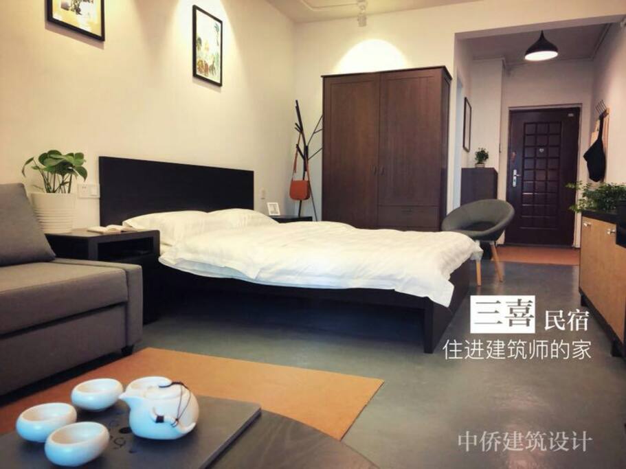 从休息区看向入口方向