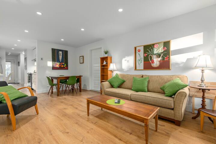 2 bedrm Garden suite in Kitsilano , 5 ppl