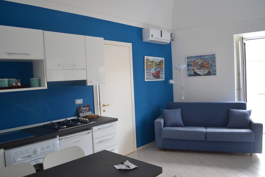cucina e divano letto
