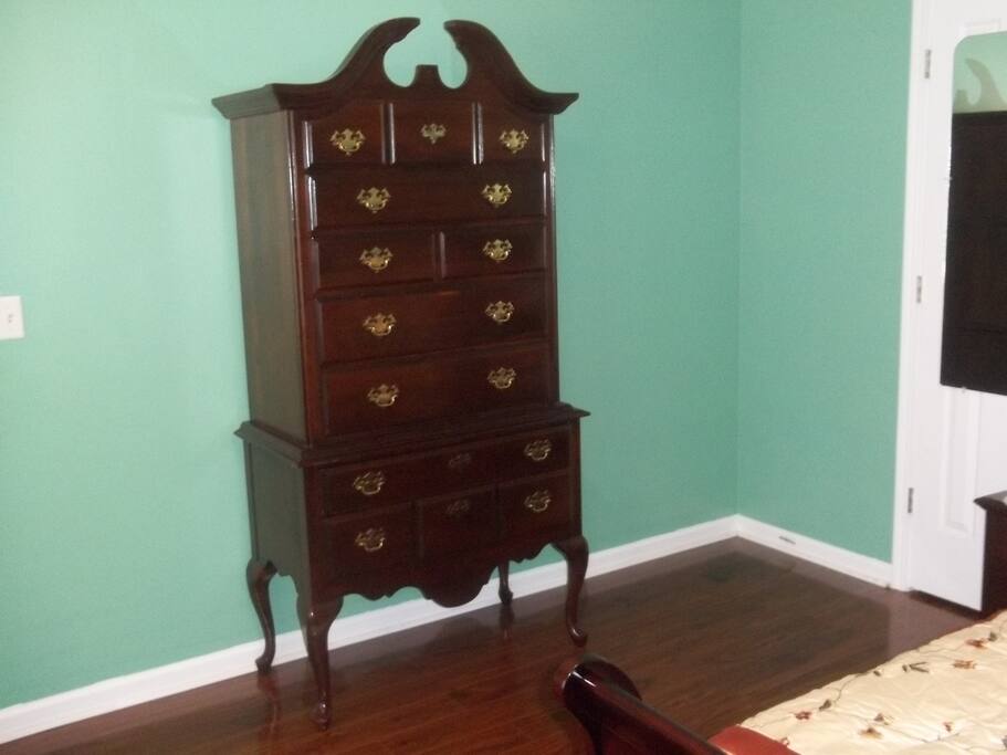 Store your clothes bedroom 1