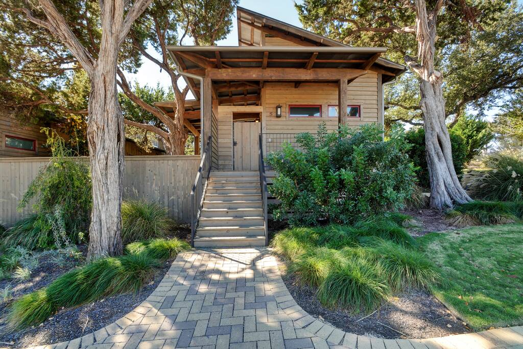 Welcome to you Reserve at Lake Travis cabin!