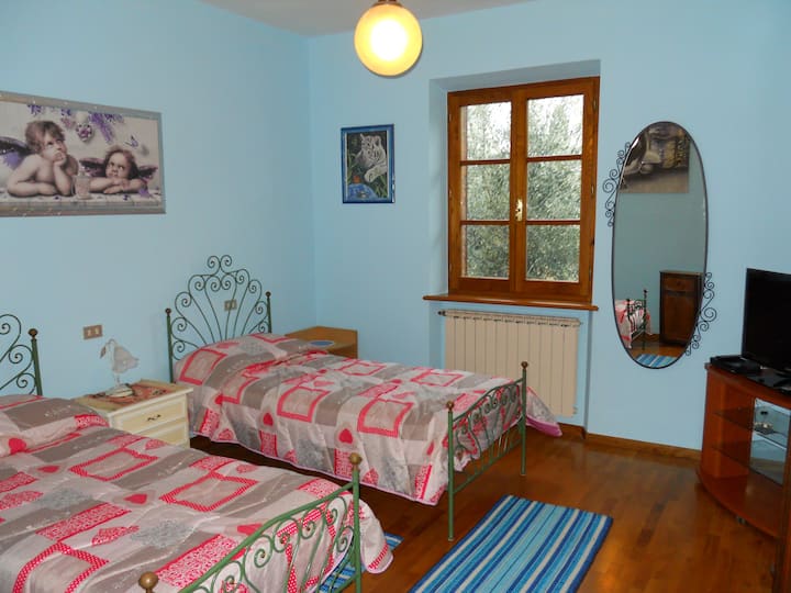 Habitación con 2 camas individuales en el primer piso.