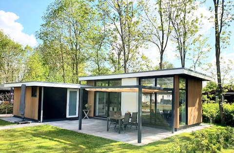 Luxury Bungalow Leekstermeer Groningen with 4 bicycles