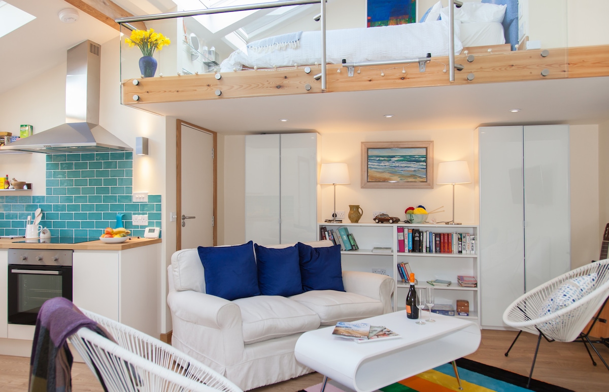 Top performing Airbnb: Tencreek Studio. Spacious, modern & cosy. in Polperro