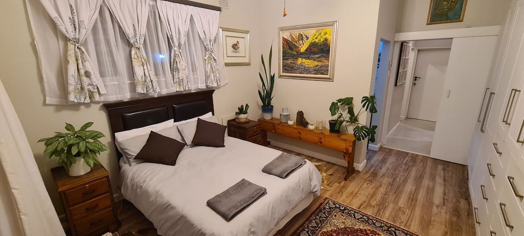2 bedroom house Cape Town – Claremont