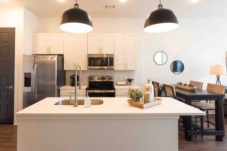 Luxury Apt in the Heart of Nash w/ Beautiful Pool!