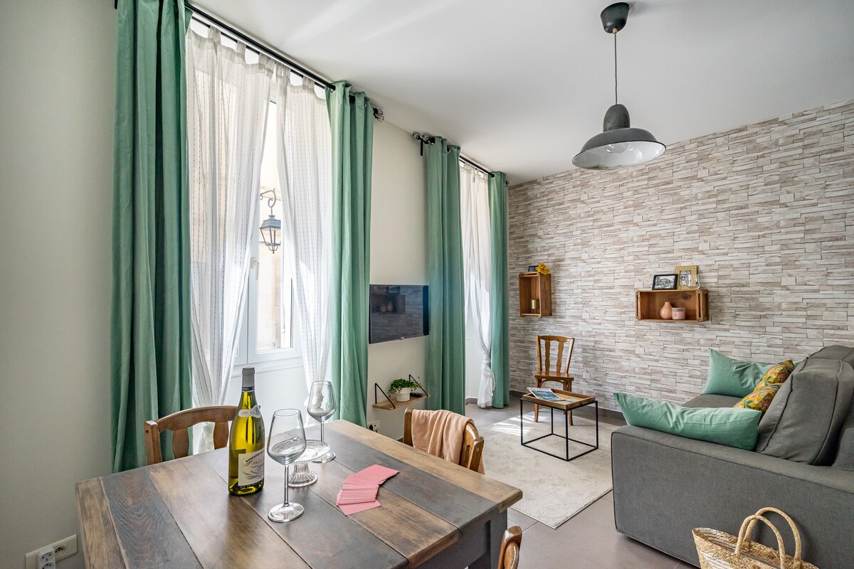 Top Airbnb: Cozy apartment in Le Panier, close to the old port in Marseille