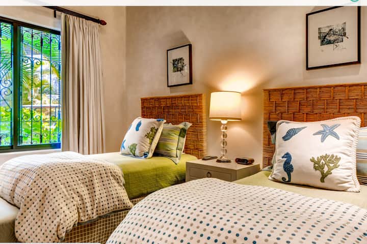 Guest Room #4 (this can also be turned into a queen bed)