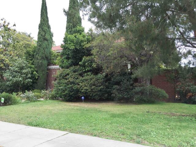 Cool & Eclectic, Historic Mansion. gallery image 5