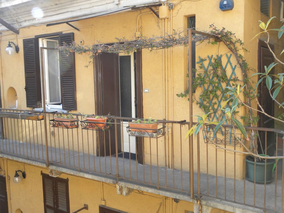 Entrance from typical common balcony