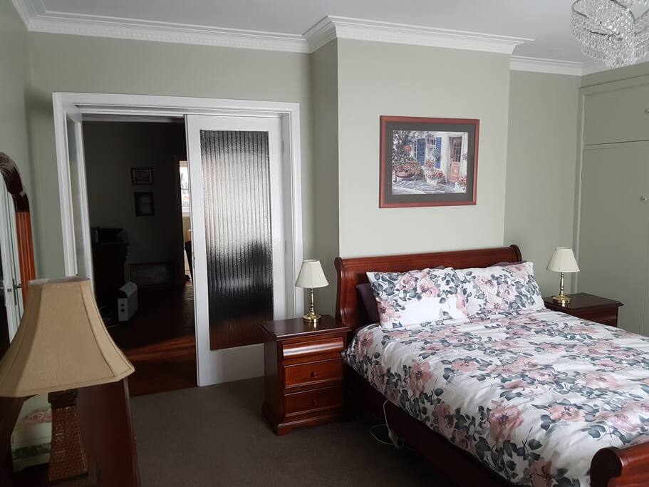 Main bedroom - Queen Bed