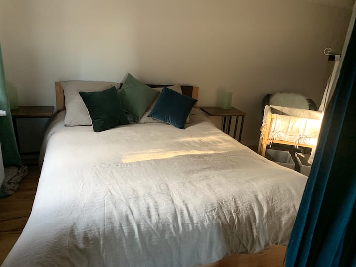 一楼有双人床（ 1.60 x 2米）