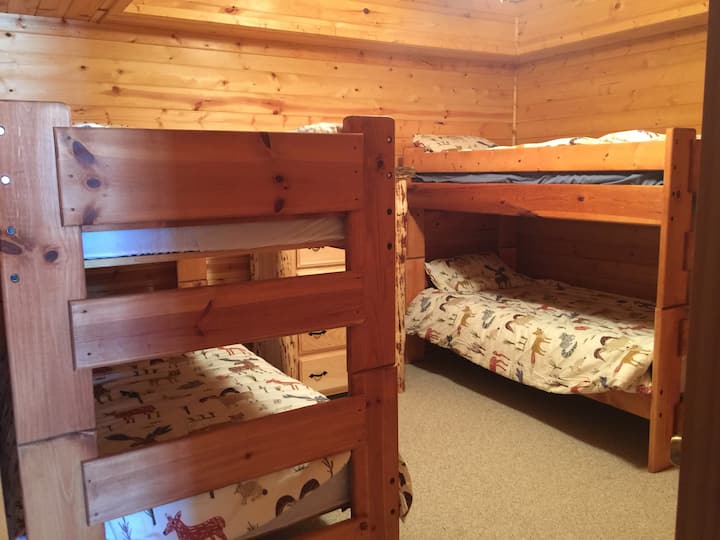 Lower level 4 bunk beds