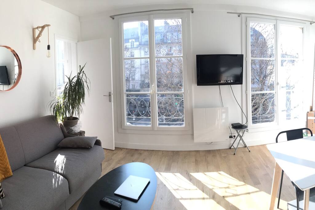 South facing windows, very bright