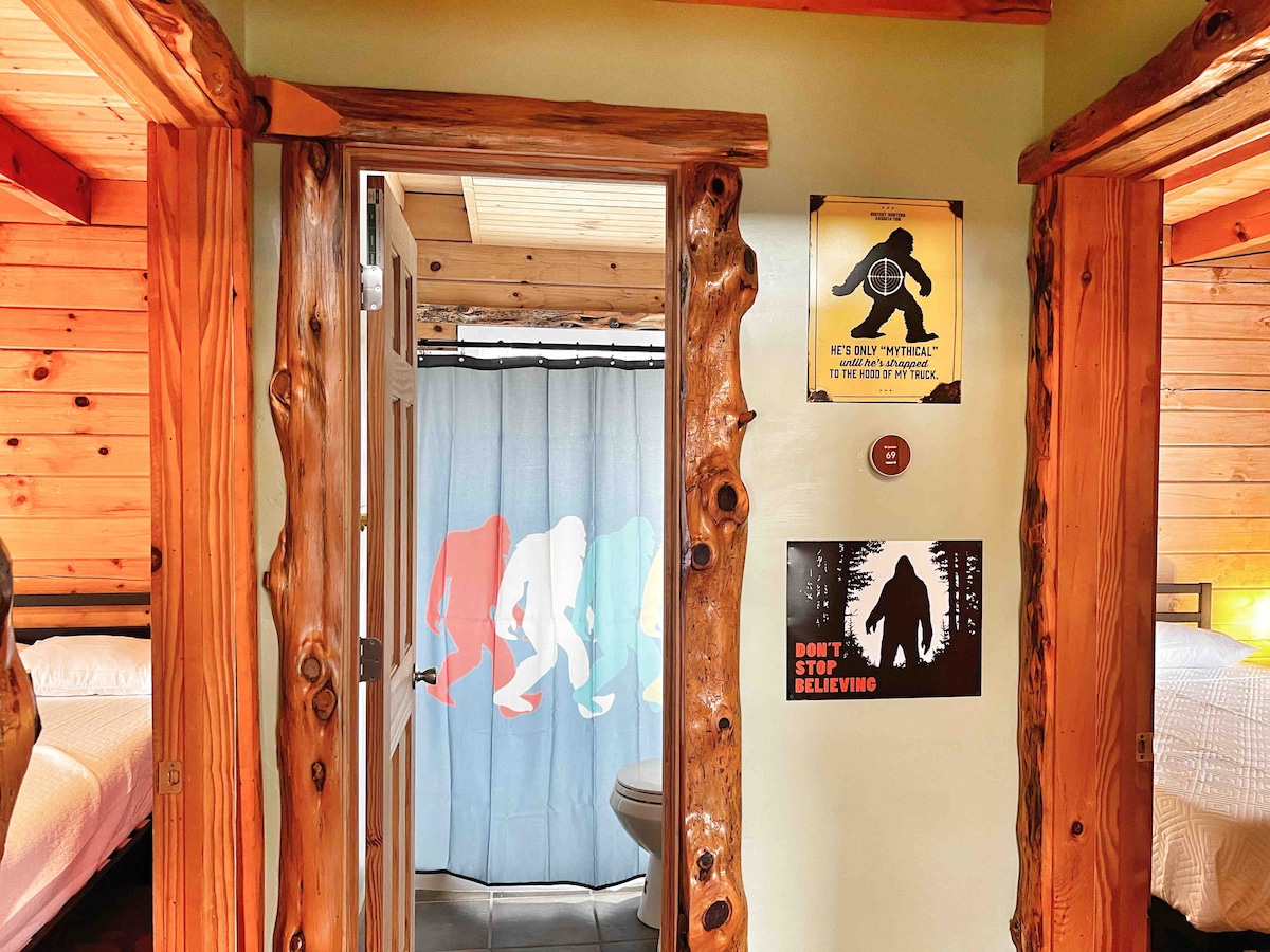 Bigfoot’s Tiny Log Cabin at Lake Eufaula + Hot Tub Cabins for Rent in