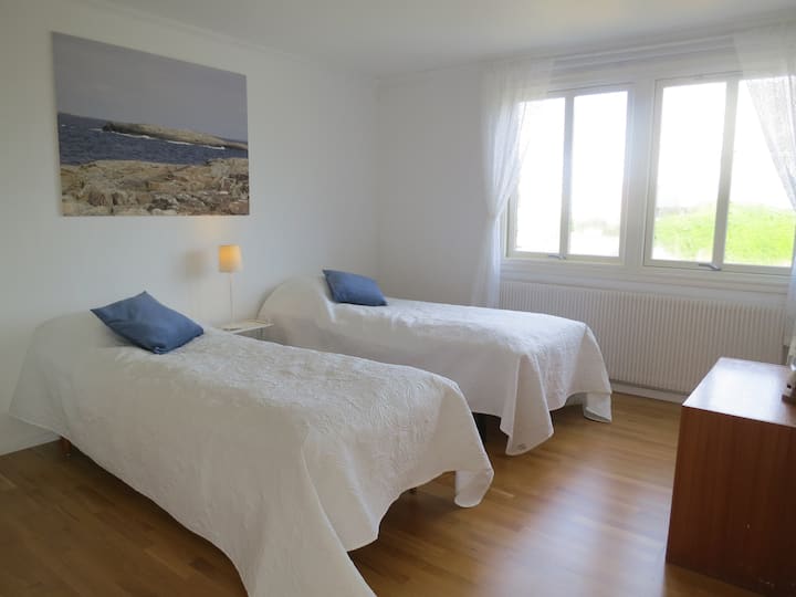 Slaapkamer 1 met 2 x 90 bedden