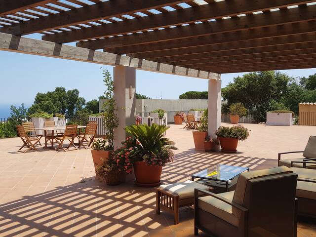 Luxurious 700 sqm Sea-View Villa 5 huge AC bdrms ! gallery image 2