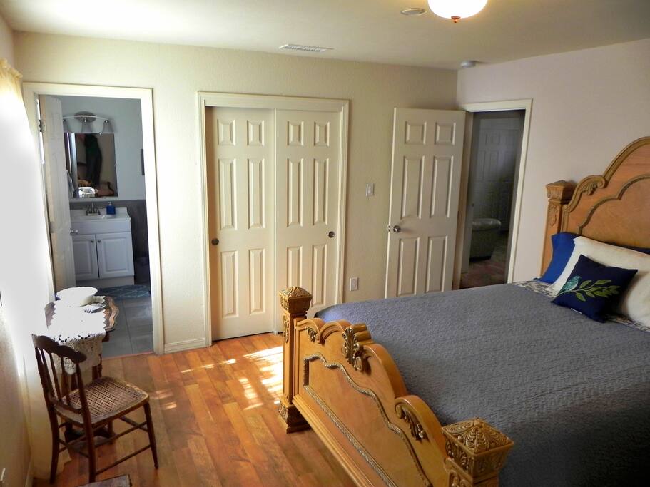 Master Bedroom Suite w/Bath