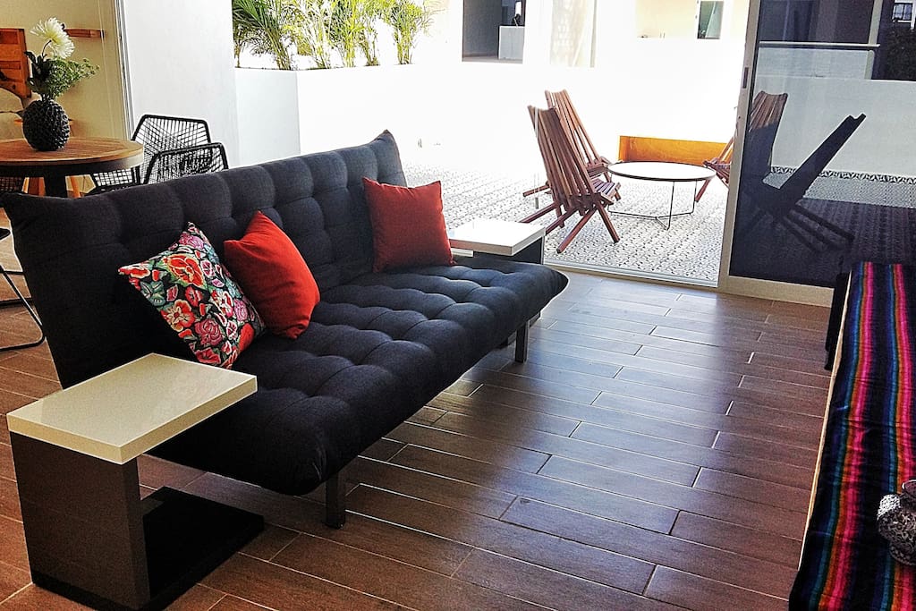El sofa cama de la sala de tv se convierte en cama