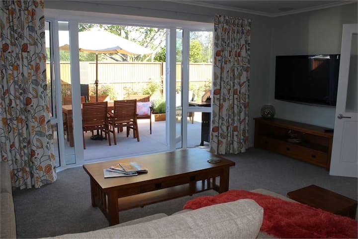 Tahi House – 2 Bedroom Retreat With Private Garden - Christchurch