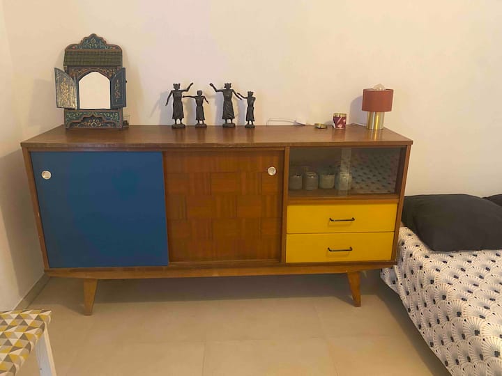 1. spavaća soba s bračnim krevetom i pogledom na more