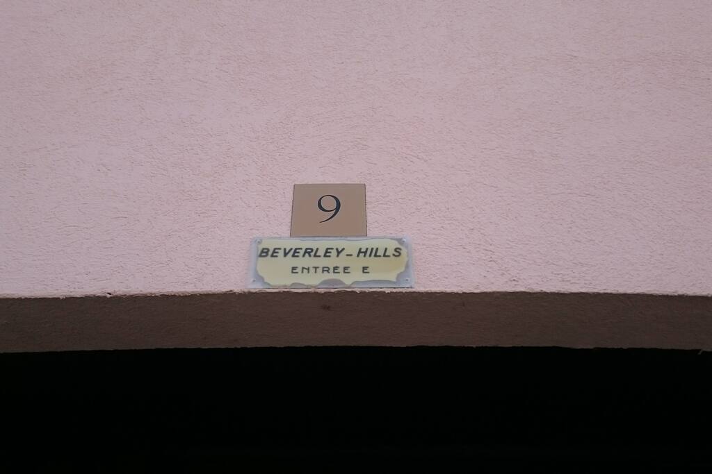 Au numéro 9 ...