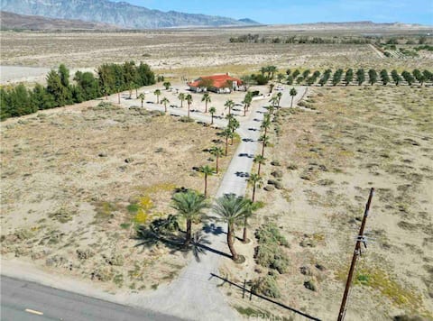 2 Homes on 100 Acres: Pool, Hot Tub, Privacy