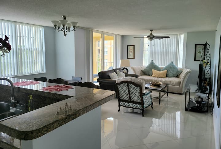 3Bed/2Bath Yacht Club Intercostal view. W/Parking