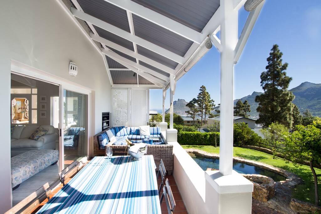 Balcony with dining for 8-10