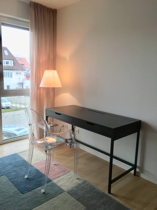 Schreibtisch