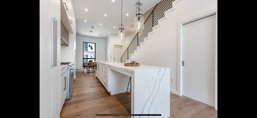 Luxury French Quarter Residence w/Parking- 202 gallery image 2