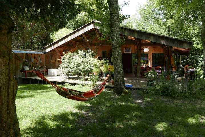 Chambre calme dans les bambous