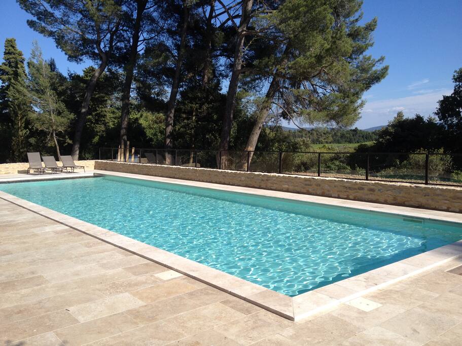 La piscine est ouverte d'avril à octobre