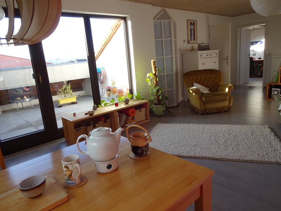 Blick vom Esstisch auf die Loggia / View from dining table