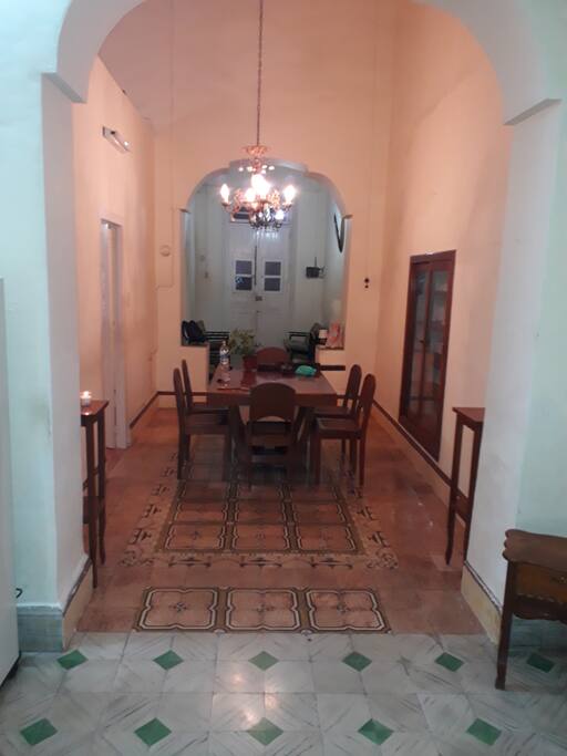 Sala y recibidor.