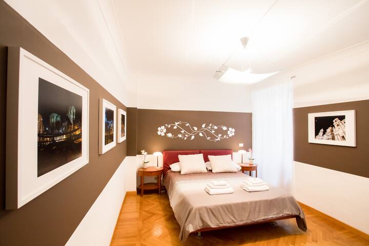 Heart of Rome – Polacchi 42 Apartment gallery image 2