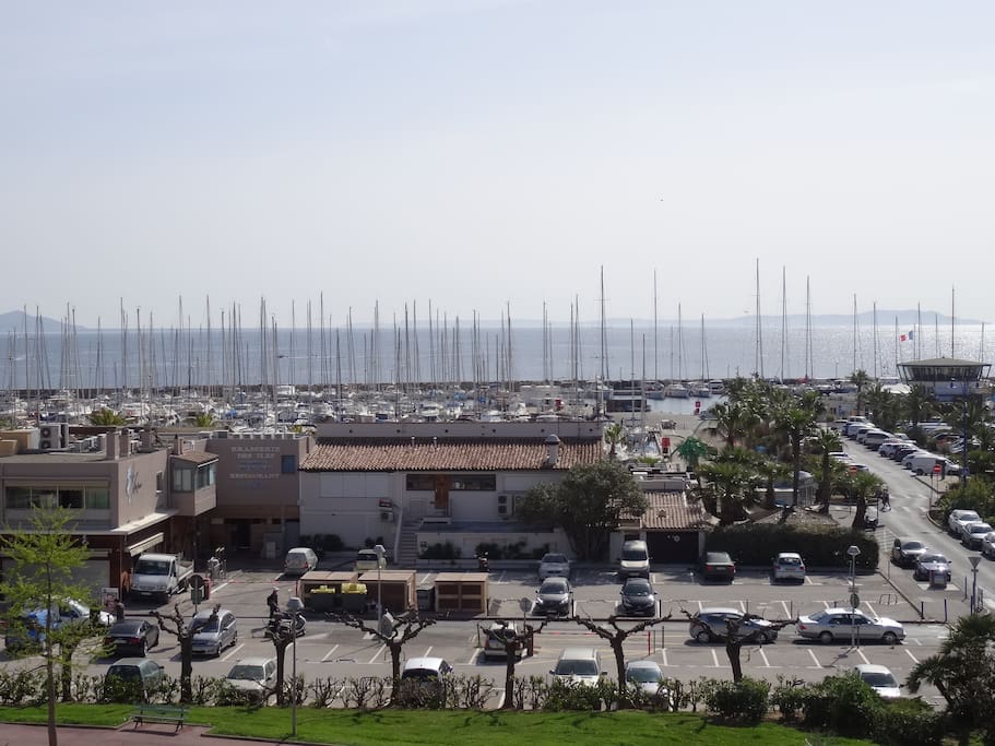 Nice panoramic sea view from the balcony.