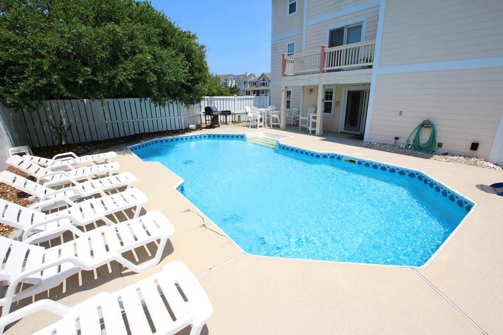 Pool,Water,Resort,Swimming Pool,Building