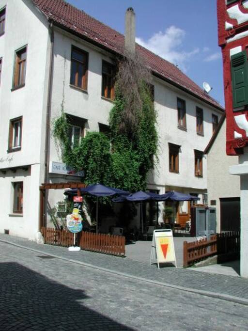 Wir liegen im Stadtkern.