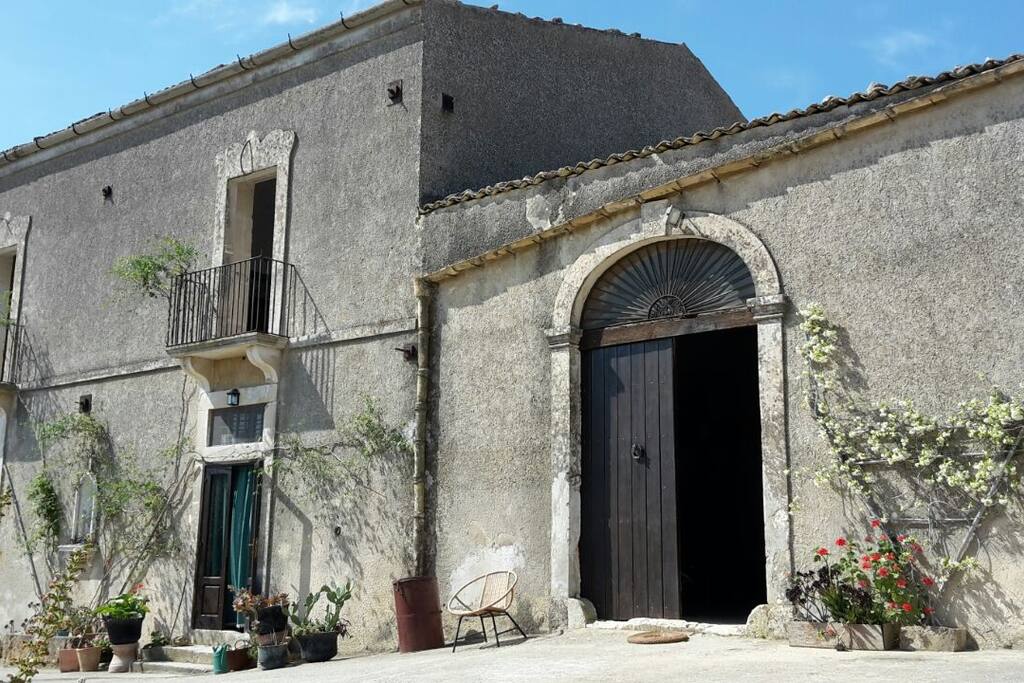 Canalisi, frantoio e casa