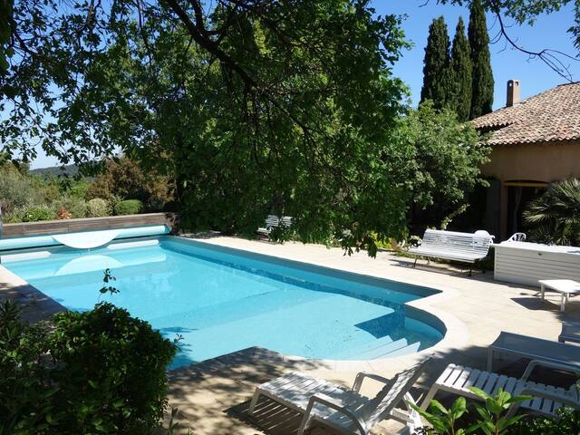 Entire home with 4 bedrooms in Grimaud - Maison chaleureuse tout confort, et au calme