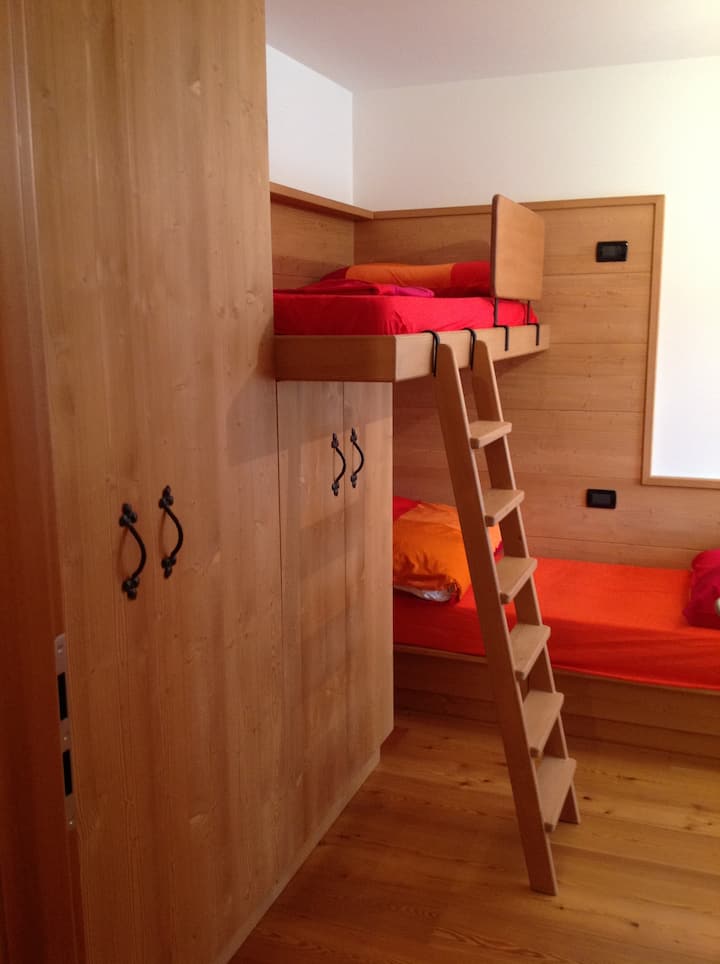 CHAMBRE AVEC TROIS LITS SIMPLES