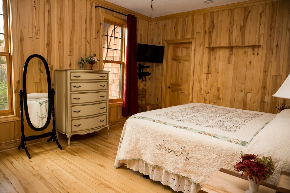 As you enter the MEAGAN'S bedroom...