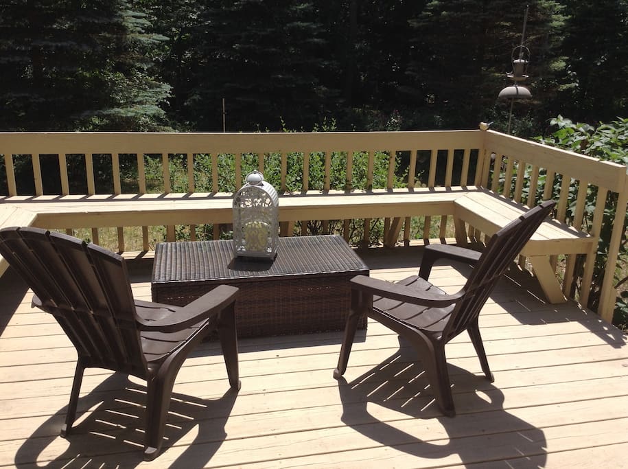 Deck seating for enjoying your brunch with the morning sunshine.