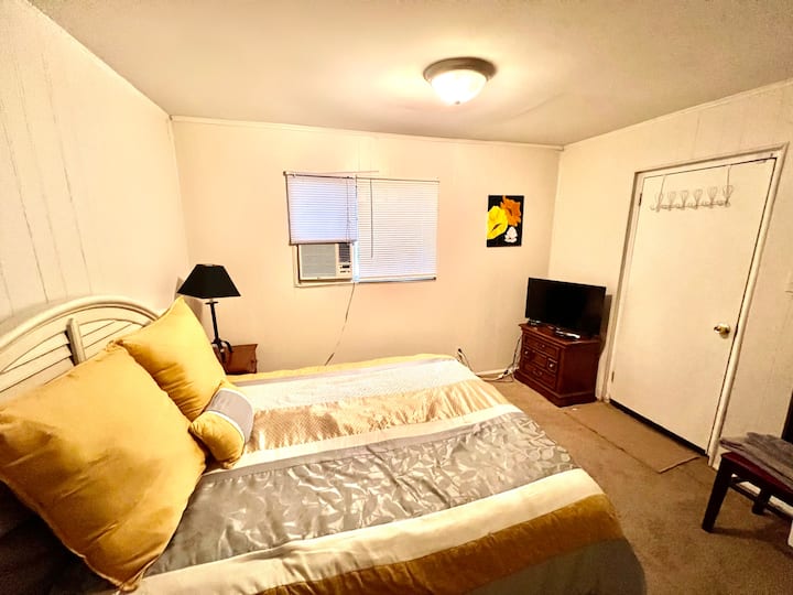 第3间卧室、全尺寸床、Roku电视