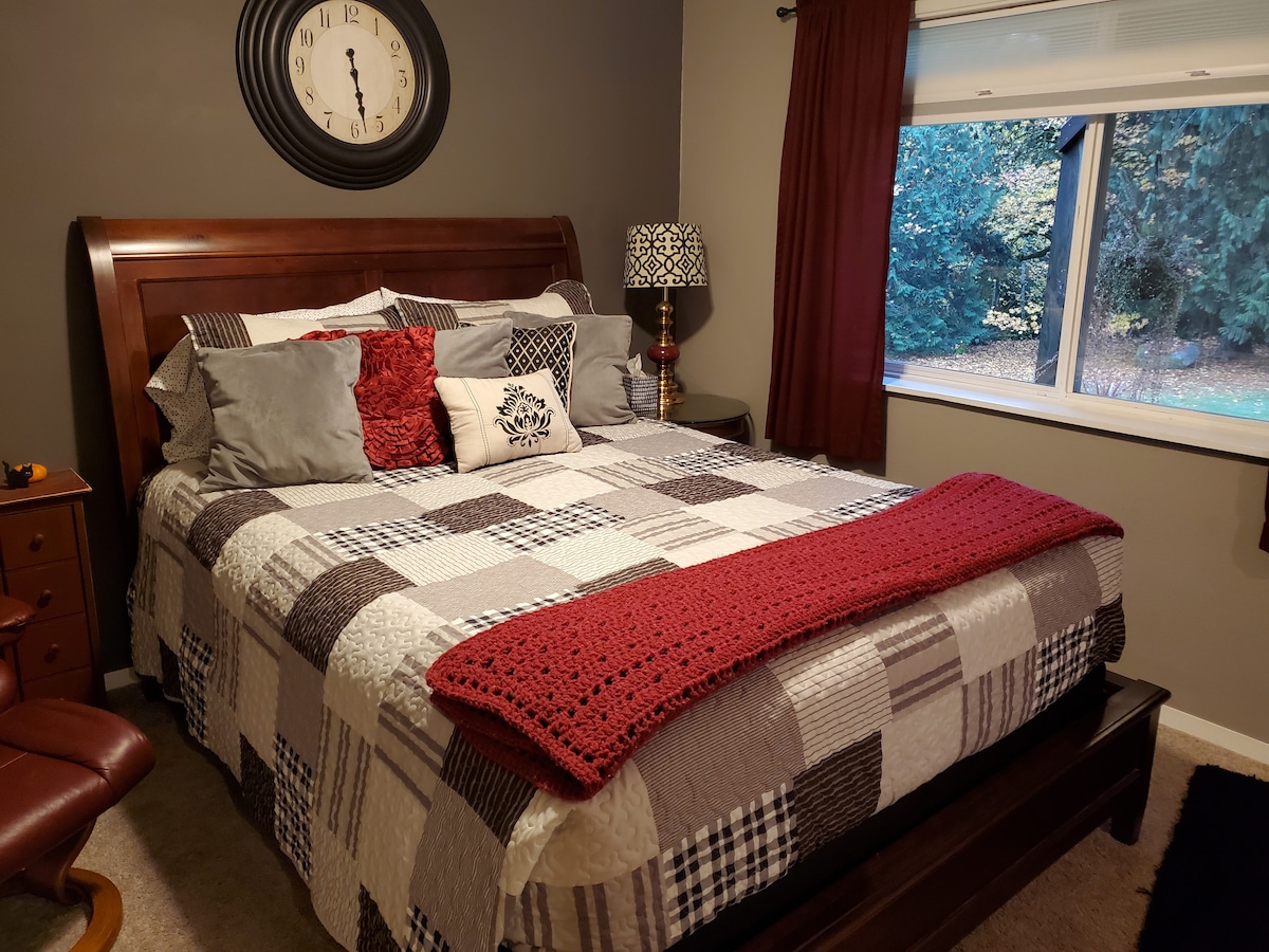 מיטת קווין נוחה.