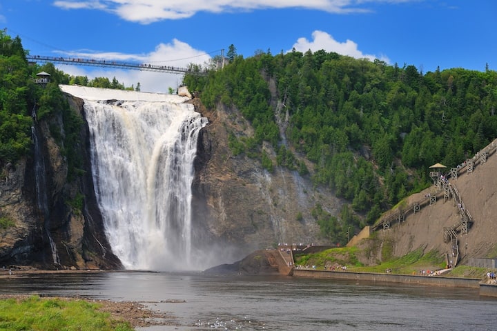 R&R/Montmorency Falls/Private Bathroom/Patio