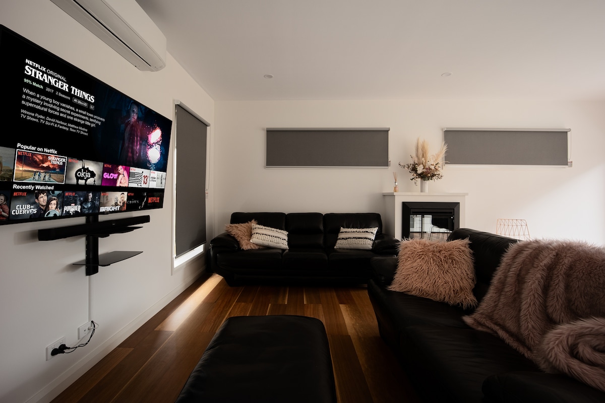 Top Airbnb: 3-min Walk to Beach, Hot Spring, Winery Retreat in Capel Sound