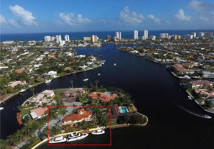 Mediterranean Villa on Unique Island gallery image 3